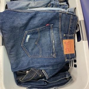 Quality Levi’s jeans Different styles. 42-46